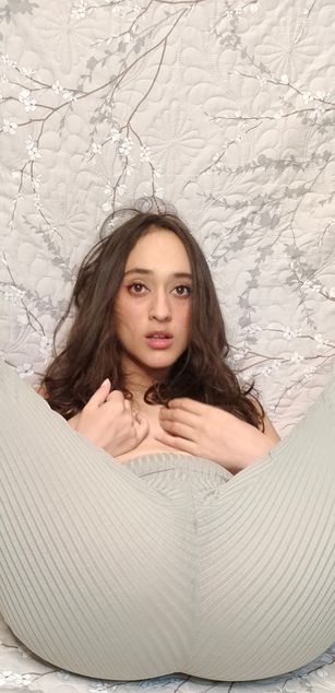 Model - Sylvie Gomez deepthroat