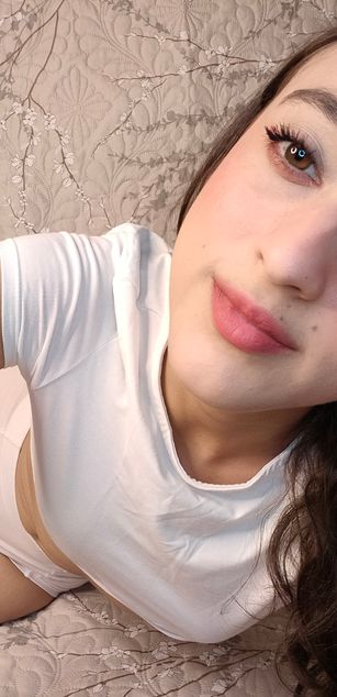 Model - Sylvie Gomez deepthroat