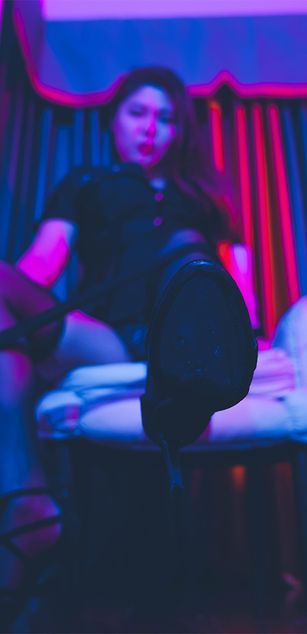 Model - LareinaYee deepthroat