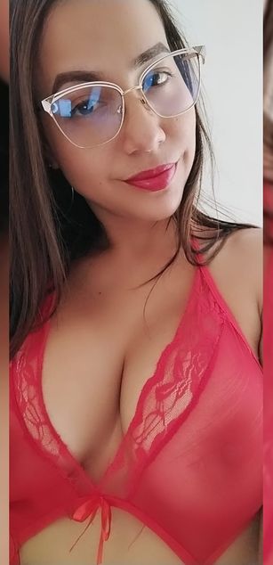 Model - Aarina Flowers deepthroat