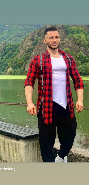 Model - alin bogdan flexing