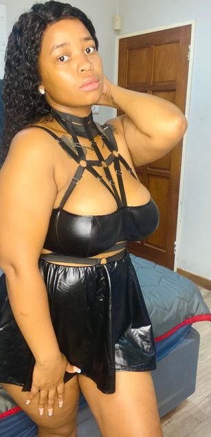 Model - Bustyzii blowjob