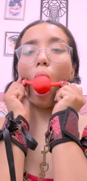 Model - LucyDerby deepthroat