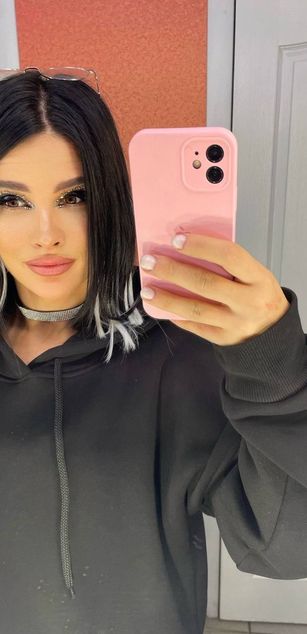 Model - MoonCat striptease