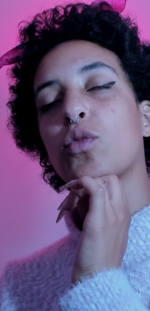 Model - Elizabeth corazon de leon hairy