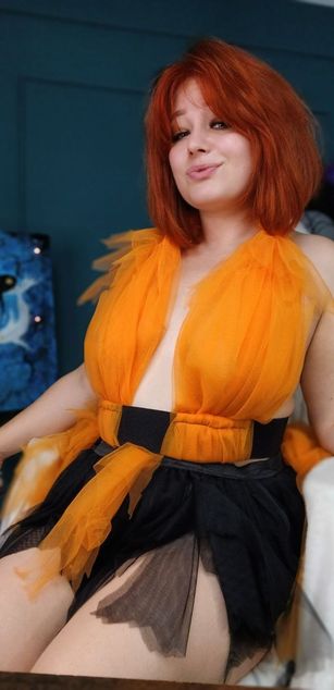 Model - Melory curvy