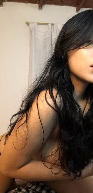 Model - Mia Saenz deepthroat