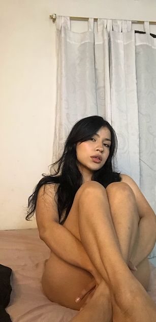 Model - Mia Saenz deepthroat