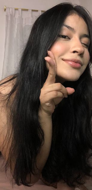 Model - Mia Saenz deepthroat