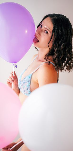 Model - Lara deepthroat