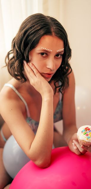 Model - Lara deepthroat