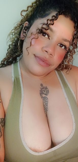 Model - Sara dirty curvy