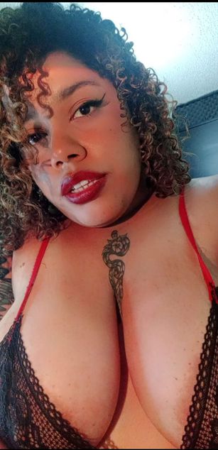 Model - Sara dirty curvy