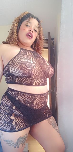 Model - Sara dirty curvy