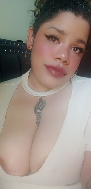 Model - Sara dirty curvy