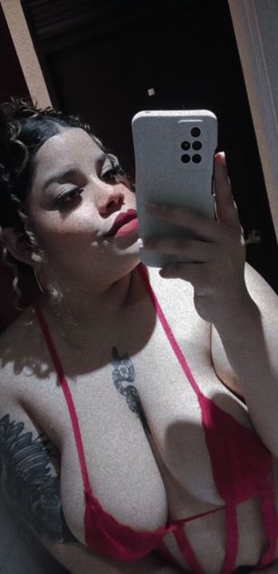 Model - Sara dirty curvy