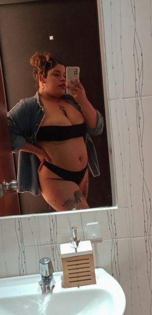 Model - Sara dirty curvy