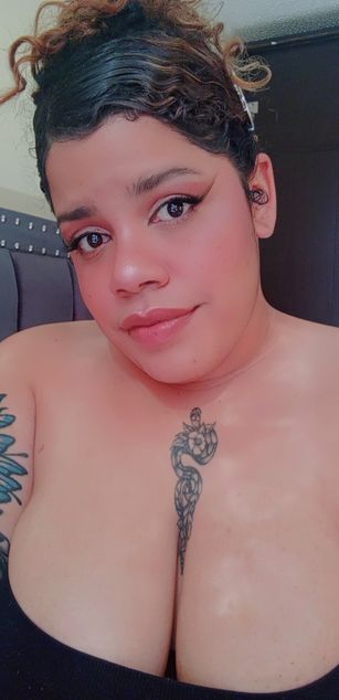 Model - Sara dirty curvy