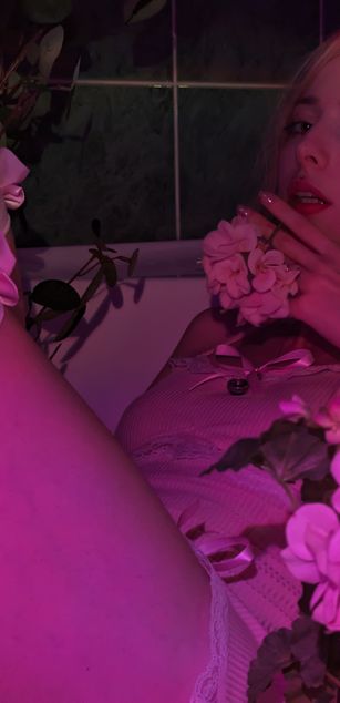 Model - LoraaDoll bigeyes