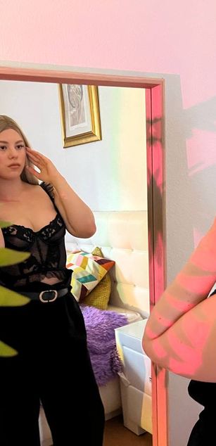 Model - Katy blowjob