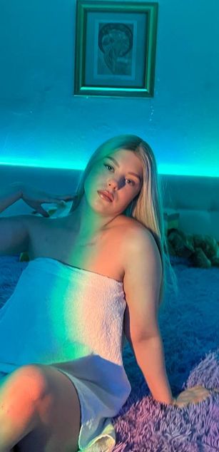 Model - Katy blowjob