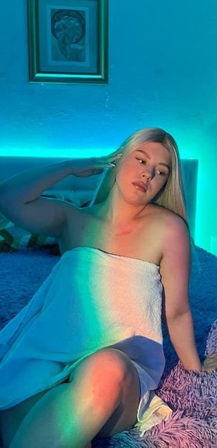 Model - Katy blowjob