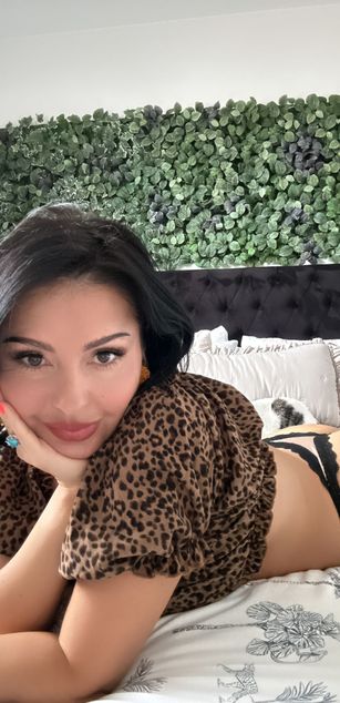 Model - Miss Bella dirtytalk