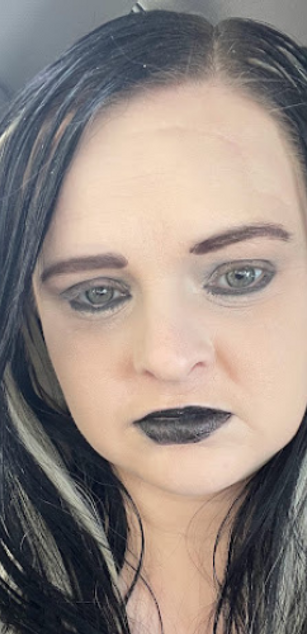 Model - Lorisa Gerard curvy