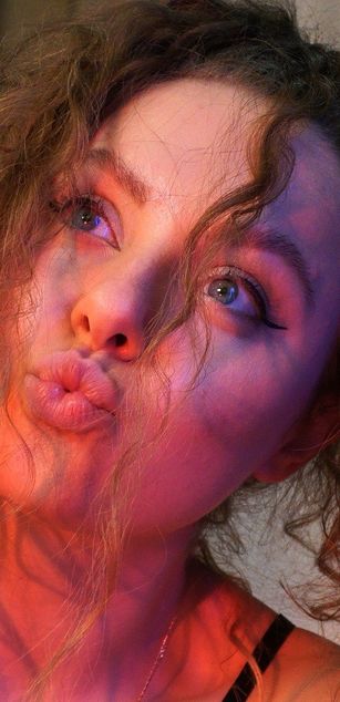 Model - Monica natural