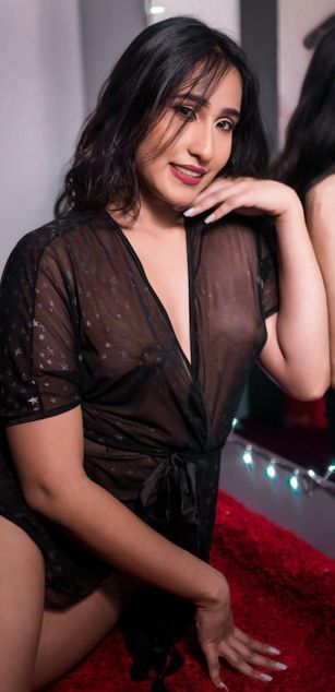 Model - MonicaWalkert curvy