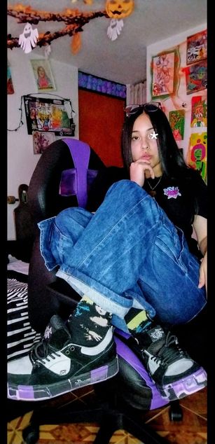 Model - Persefone_kore fingers