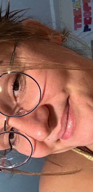 Model - pretty silly gal naughty