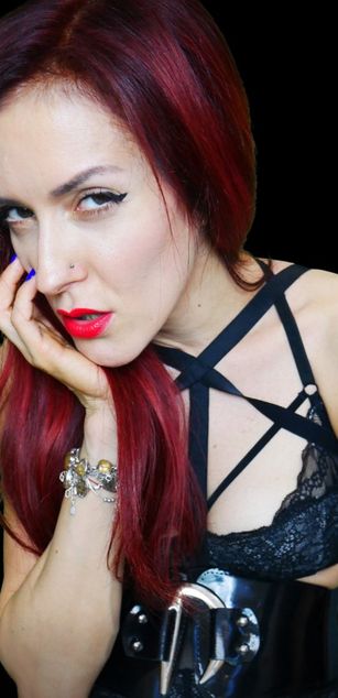 Model - Clara Domme femdom
