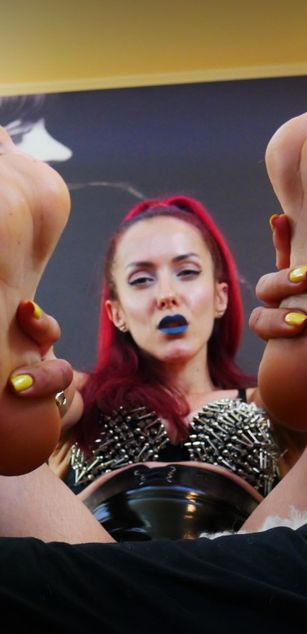 Model - Clara Domme femdom