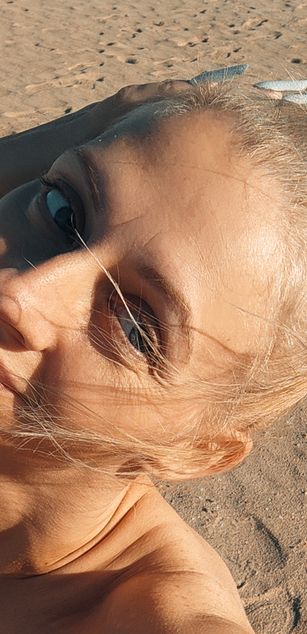 Model - SadieClaire sexy