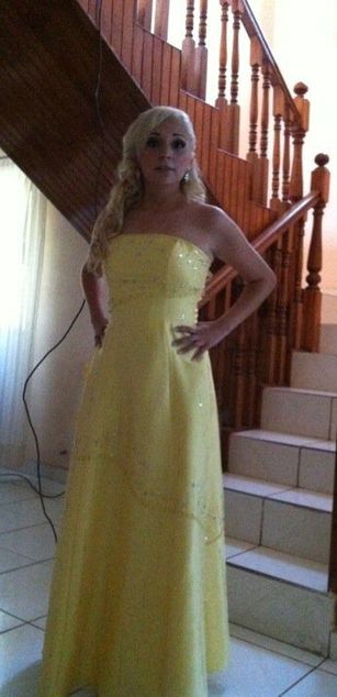 Model - KavyaBee beautiful