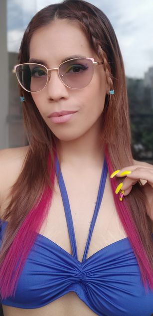 Model - Lau Blessd squirt