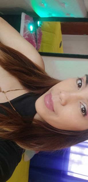 Model - Lau Blessd squirt