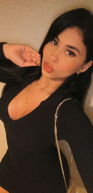 Model - Addabella deepthroat