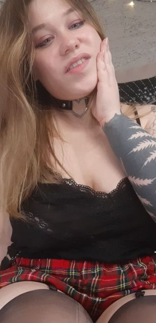 Model - Nessa Greyrat deepthroat