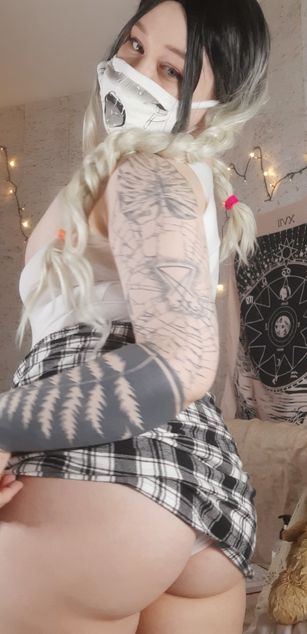 Model - Nessa Greyrat deepthroat