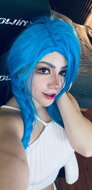 Model - ANNIE SNOW cosplay