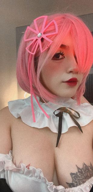 Model - ANNIE SNOW cosplay