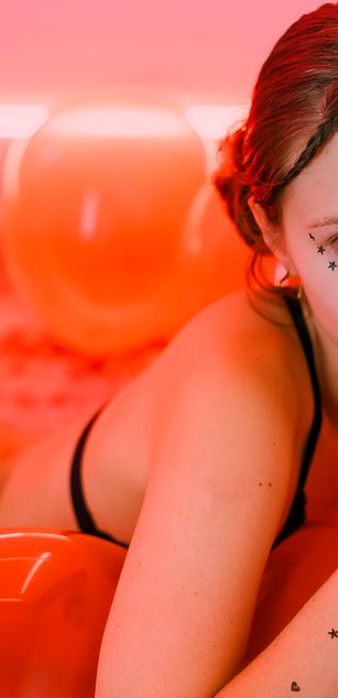 Model - Lara deepthroat