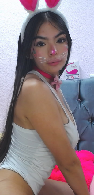 Model - Sophie deepthroat