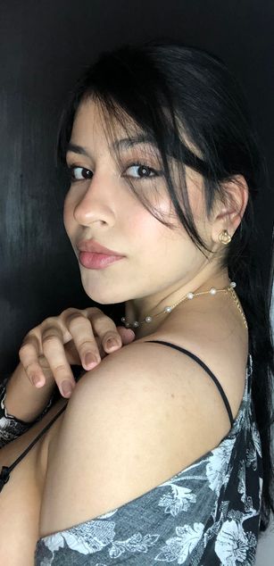 Model - Mia Saenz deepthroat