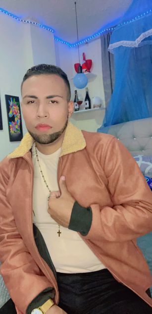 Model - alejandro lawlees cumshow