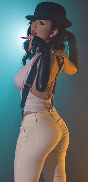 Model - Dalia Lavish toys