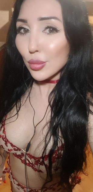 Model - Dalia Lavish toys