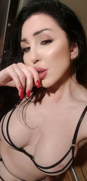 Model - Dalia Lavish toys